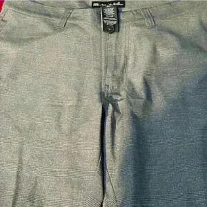 Travis Mathew Men's Golf Shorts  Gray Black casual size 32 Summer Vacation